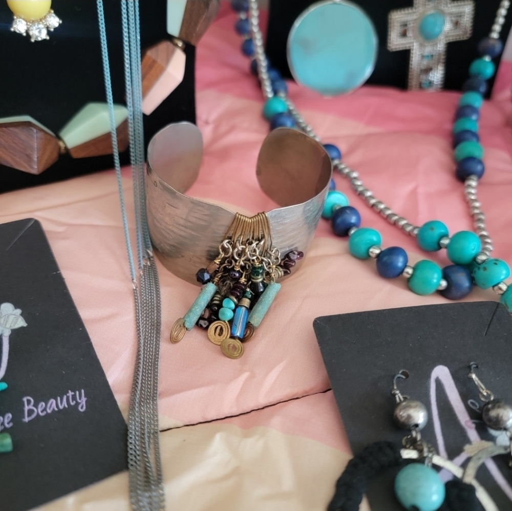 Huge bundle of southwestern Faux Turquoise jewelry style - Picture 11 of 11